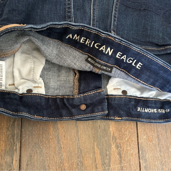 American Eagle Curvy Hi Rise Shortie Jean Shorts Size 6 - Picture 3 of 3